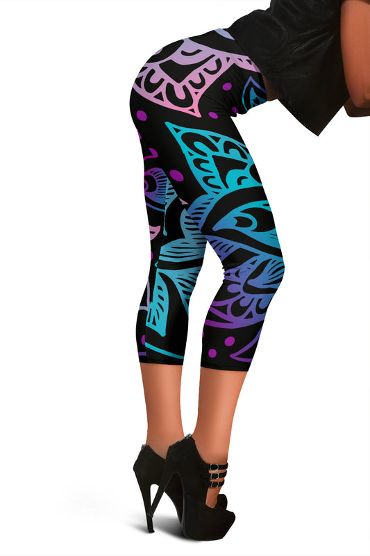 Black & Purple Lotus Decor Capri Leggings